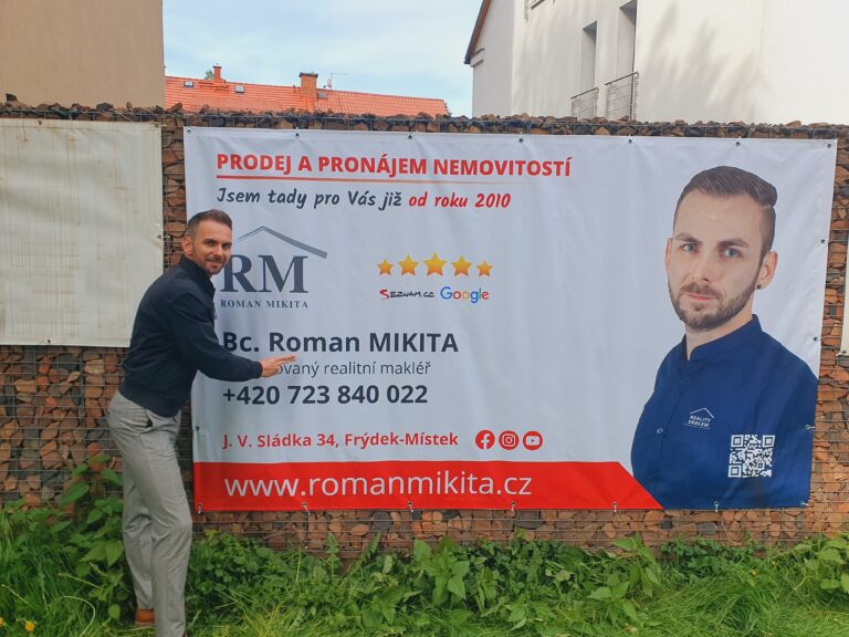 Sledujte mě na sociálních sítích 3