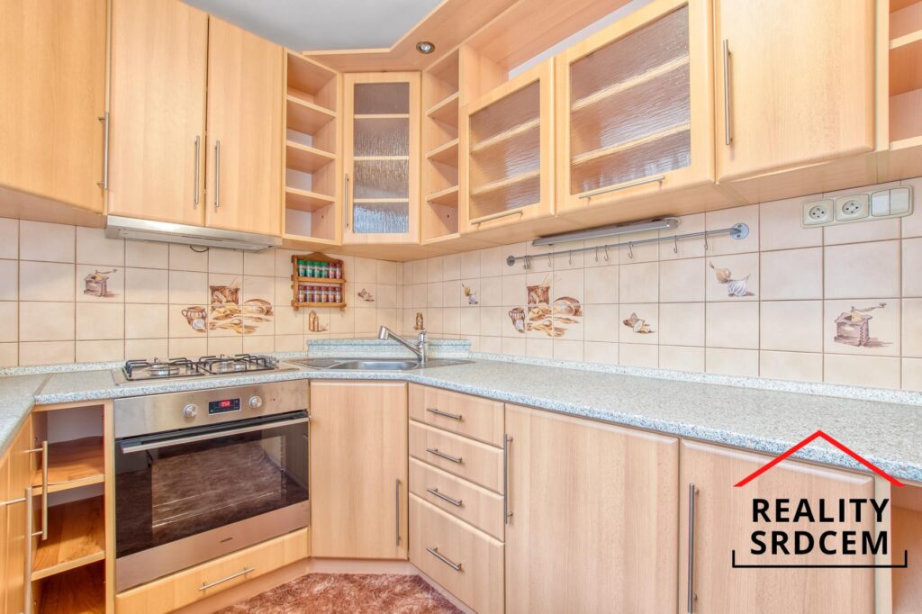 Pronájem částečně zařízeného bytu 2+1 s lodžií, 51 m2, ul. Zdeňka Štěpánka, Frýdek-Místek