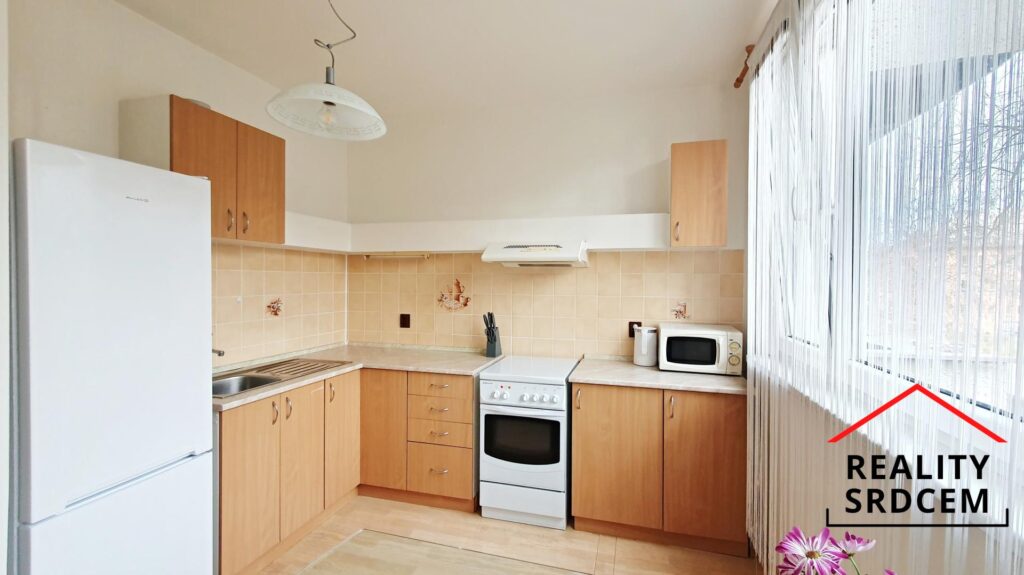 Pronájem nezařízeného bytu 1+1, s balkónem 35,4 m2, ul. Bezručova, Frýdek-Místek