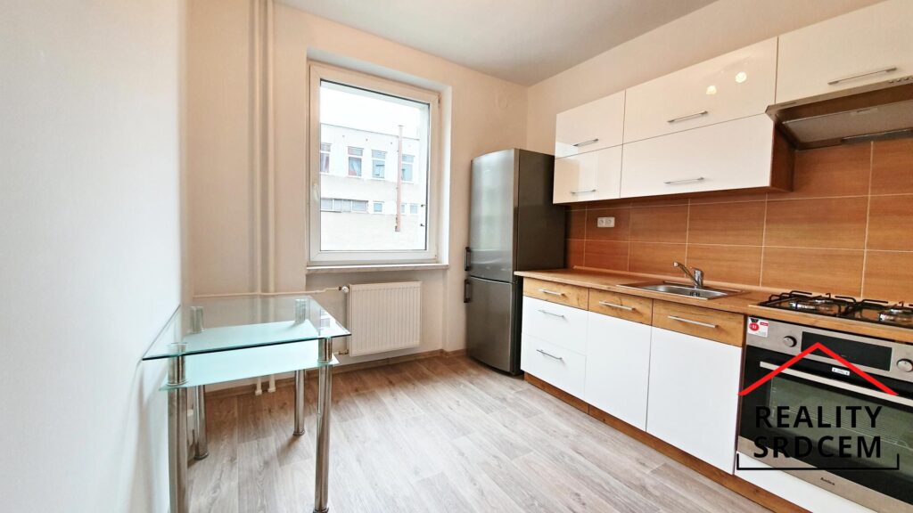 Pronájem zrekonstruovaného, částečně zařízeného bytu 2+1, 51 m2, ul. Růžový pahorek, Frýdek-Místek