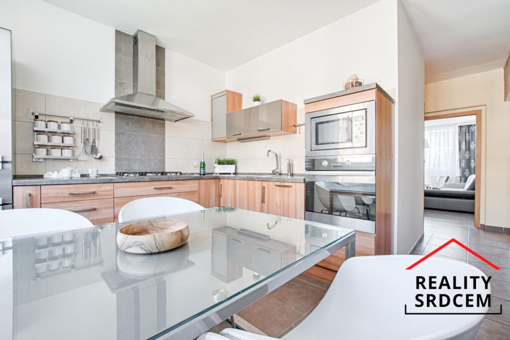 Pronájem zrekonstruovaného bytu 3+1 s šatnou a lodžií, 84 m2, ul. Mánesova, Frýdek-Místek