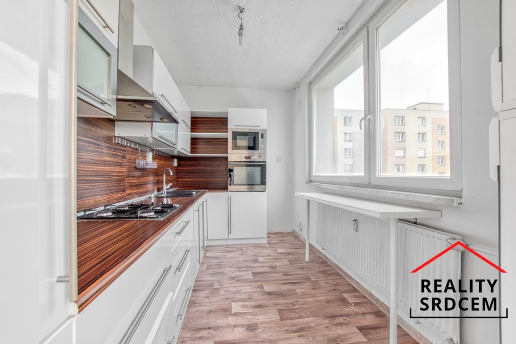 Pronájem bytu 3+1 s šatnou a lodžií, 74 m2, ul. Dobrovského, Frýdek-Místek