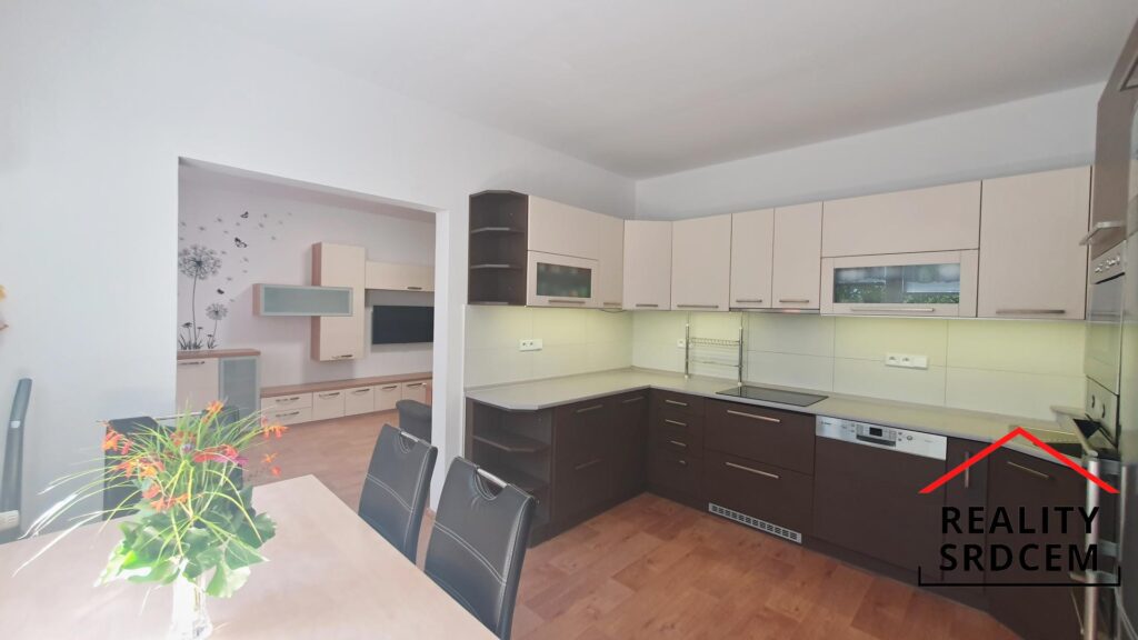 Pronájem částečně zařízeného bytu 4+1 s lodžií a komorou, 99 m2, ul. Horymírova, Frýdek-Místek