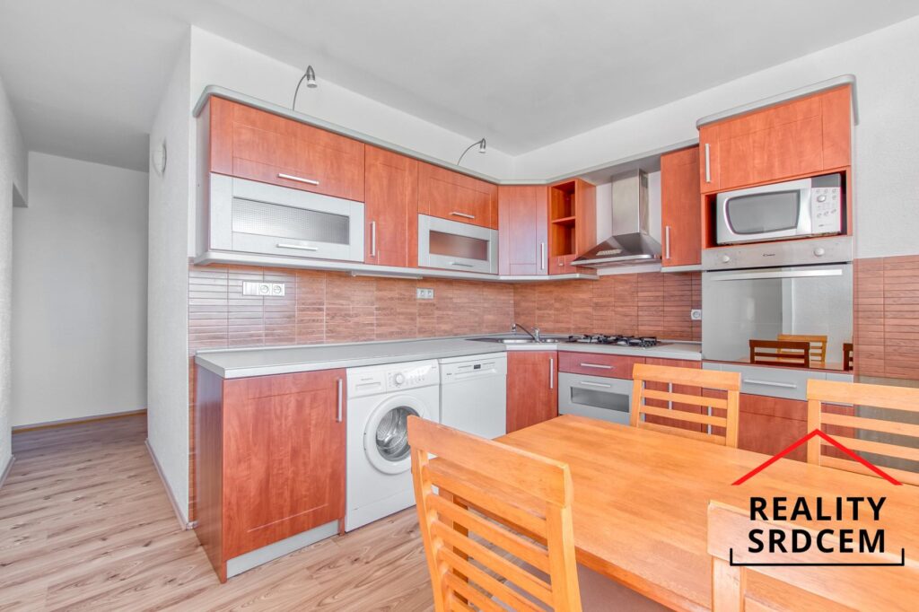 Pronájem zrekonstruovaného bytu 2+1 s lodžií a šatnou, 65 m2, ul. J. E. Purkyně, Frýdek-Místek