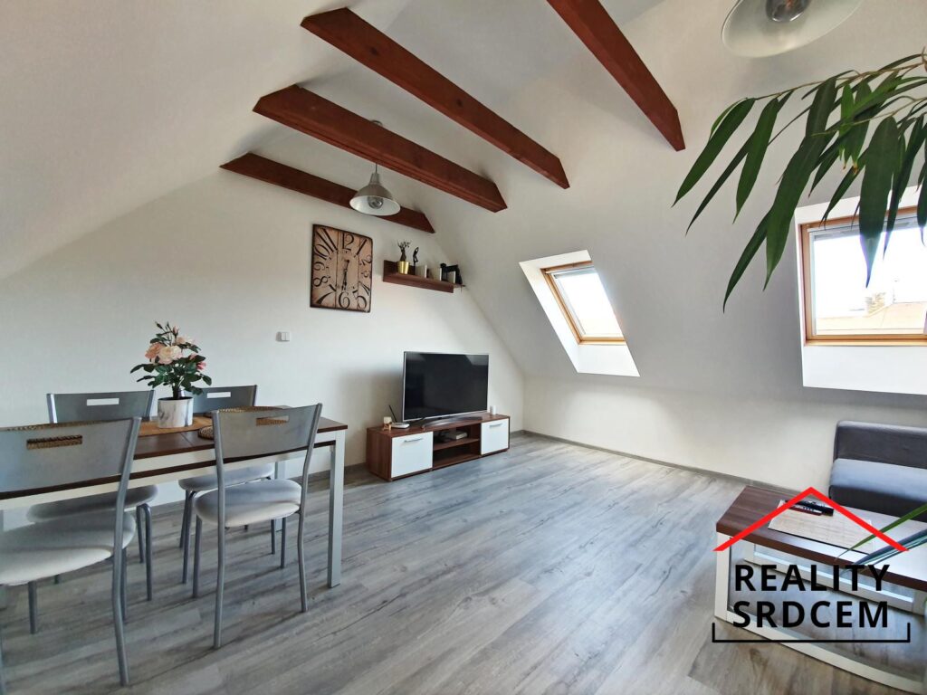 Pronájem podkrovního, částečně zařízeného bytu 3+kk, 80 m2, ul. Jaroslava Haška, Frýdek-Místek