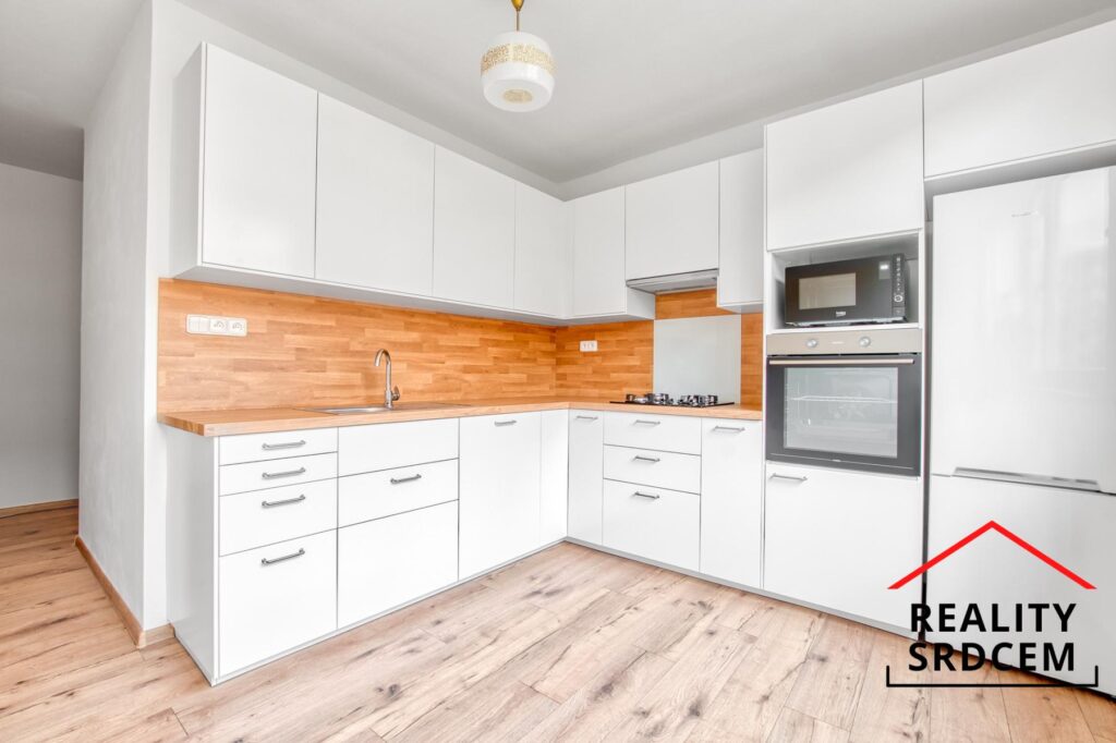 Podnájem zrekonstruovaného bytu 2+1 s balkónem, 64 m2, ul. Mánesova, Frýdek-Místek