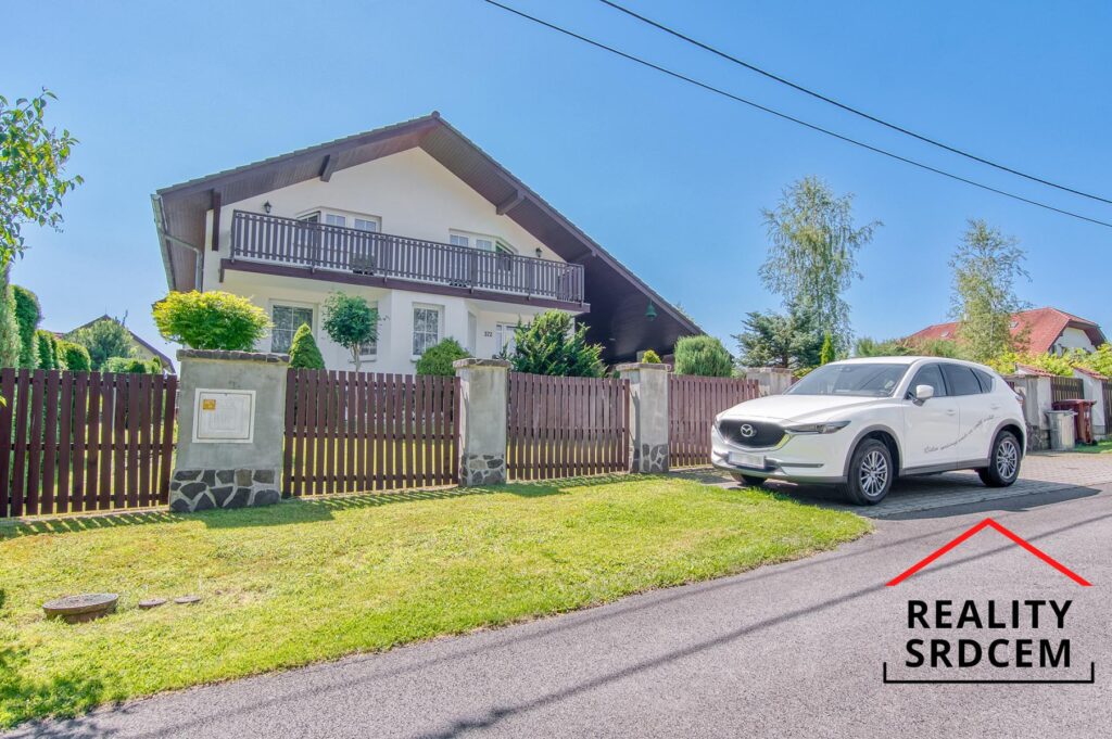 Pronájem prostorného rodinného domu, 4+kk s jídelnou, garáží a vnitřním bazénem, 323 m2, obec Lučina