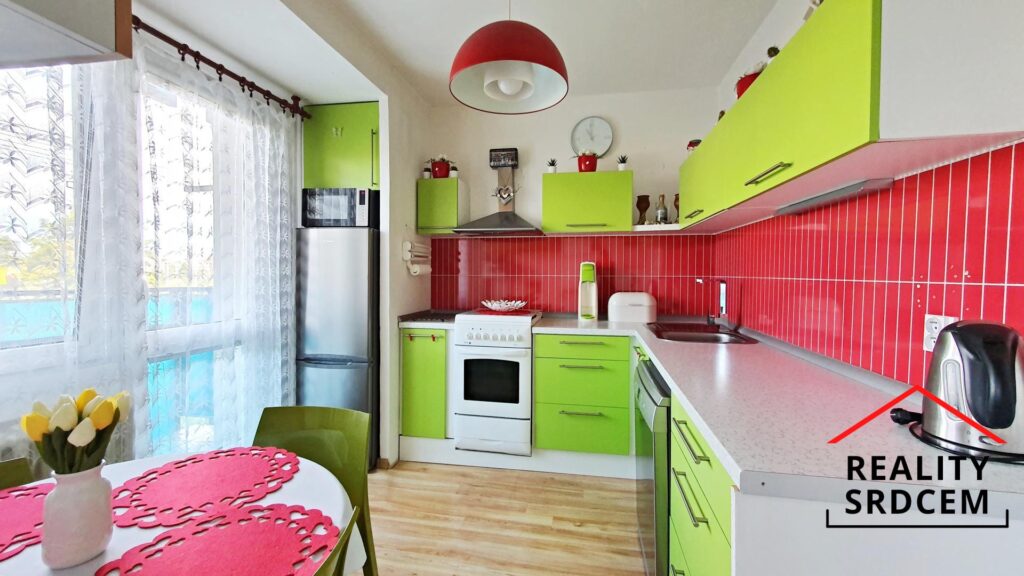 Pronájem nezařízeného bytu 2+1 s komorou a se dvěma balkóny, 58 m2, ul. Francouzská, Ostrava-Poruba