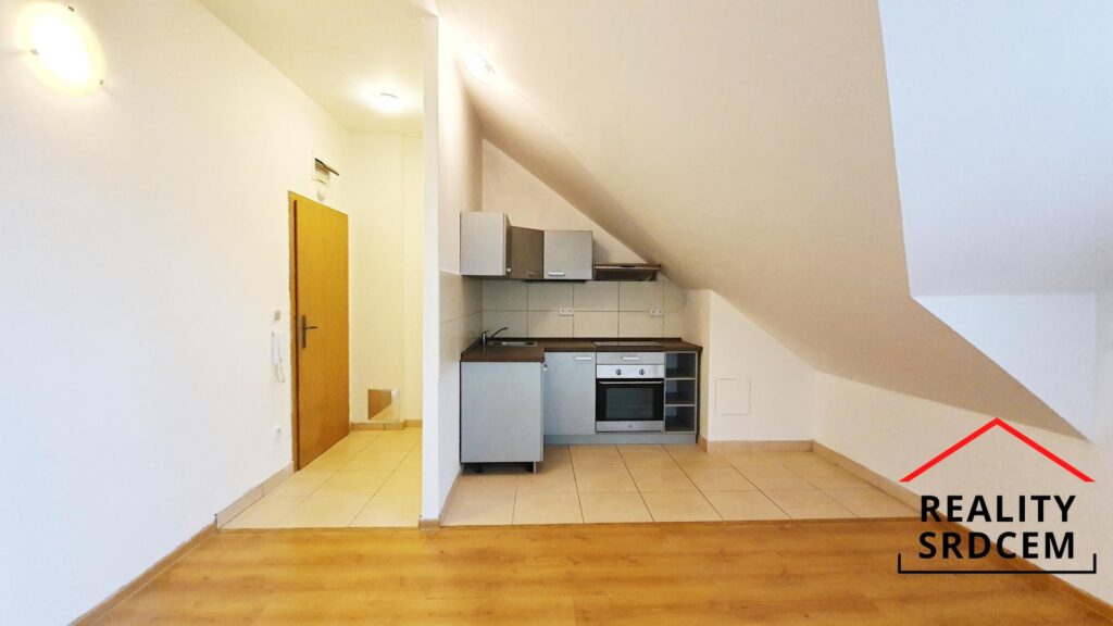 Pronájem podkrovního bytu 2+kk, 42 m2, tř. T. G. Masaryka, Frýdek-Místek
