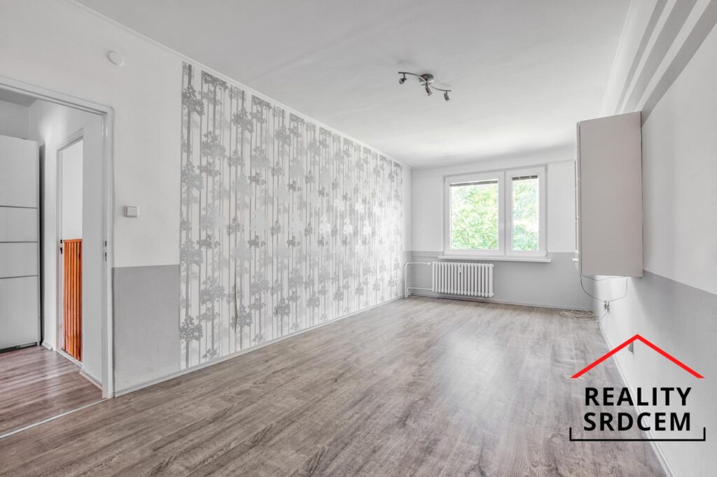 Pronájem částečně zařízeného bytu 2+kk, 50 m2, ul. Československé armády, Frýdek-Místek