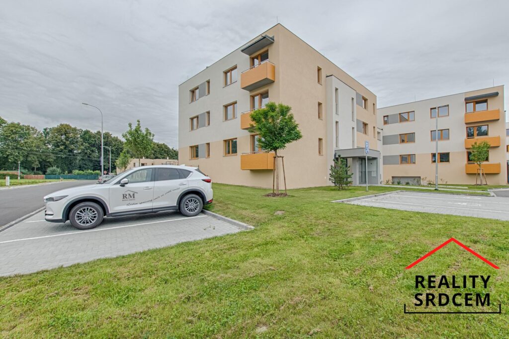 Pronájem bytu 2+kk s terasou, zahrádkou a garážovým stáním, ul. Nové Dvory-Podhůří, Frýdek-Místek