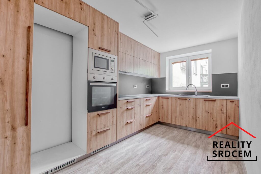 Pronájem nově zrekonstruovaného bytu 2+1, 60 m2, ul. Čs. červeného kříže, Frýdek-Místek