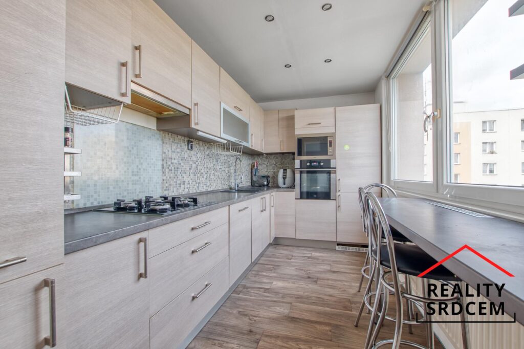 Prodej bytu 3+1 se zasklenou lodžií, 68 m2, os. vl., ul. Dobrovského, Frýdek-Místek