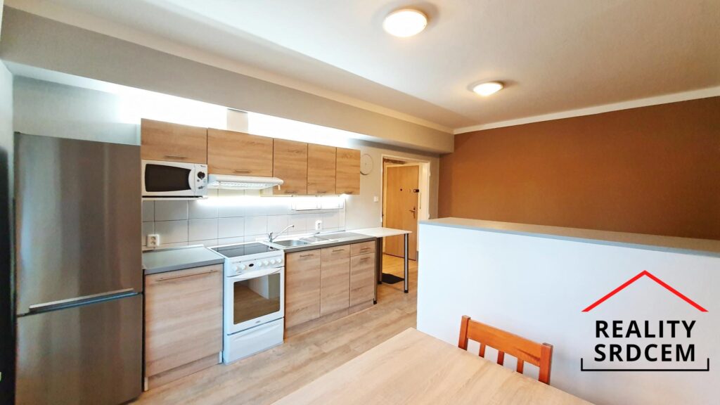 Pronájem částečně zařízeného a zrekonstruovaného bytu 2+kk, 35 m2, ul. Ostravská, Frýdek-Místek