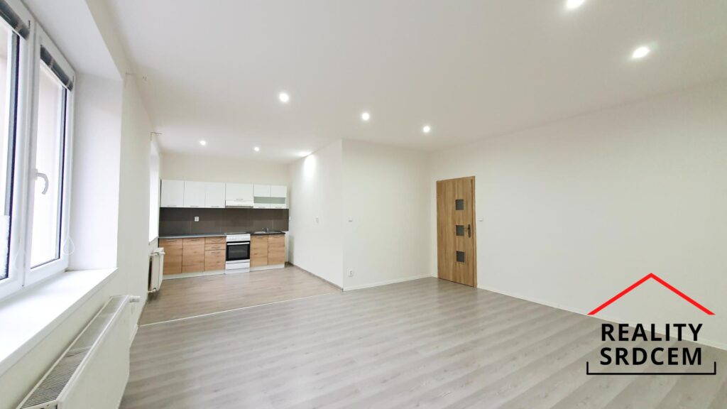 Pronájem zrekonstruovaného bytu 3+kk s terasou, 71 m2, ul. Nivnická, Ostrava-Mariánské Hory