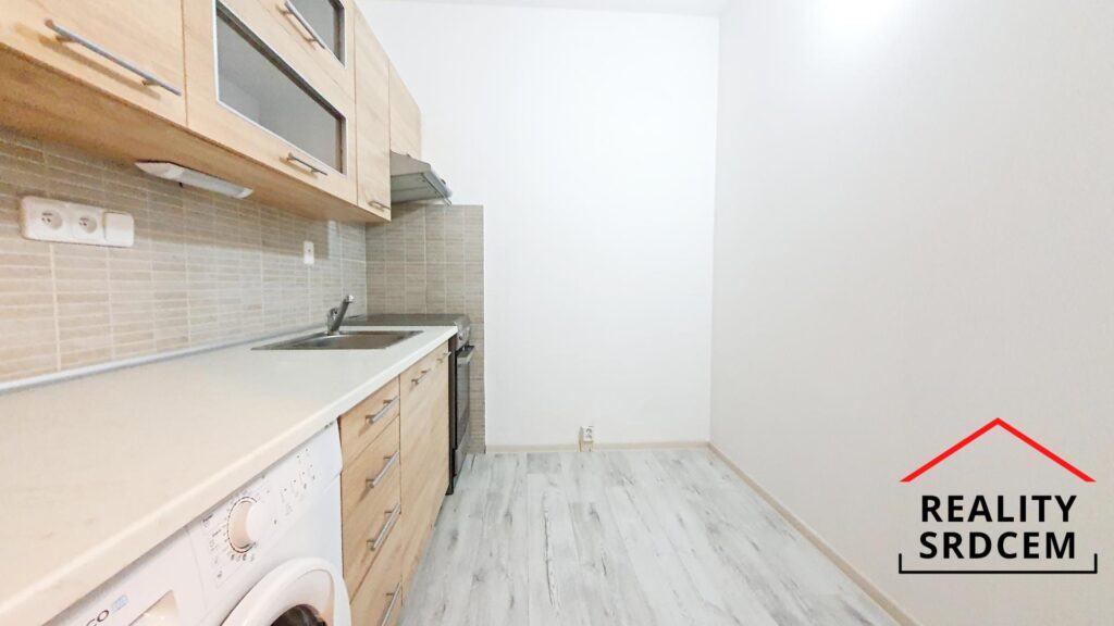 Pronájem zrekonstruovaného bytu 1+0, 32 m2, ul. Novodvorská, Frýdek-Místek