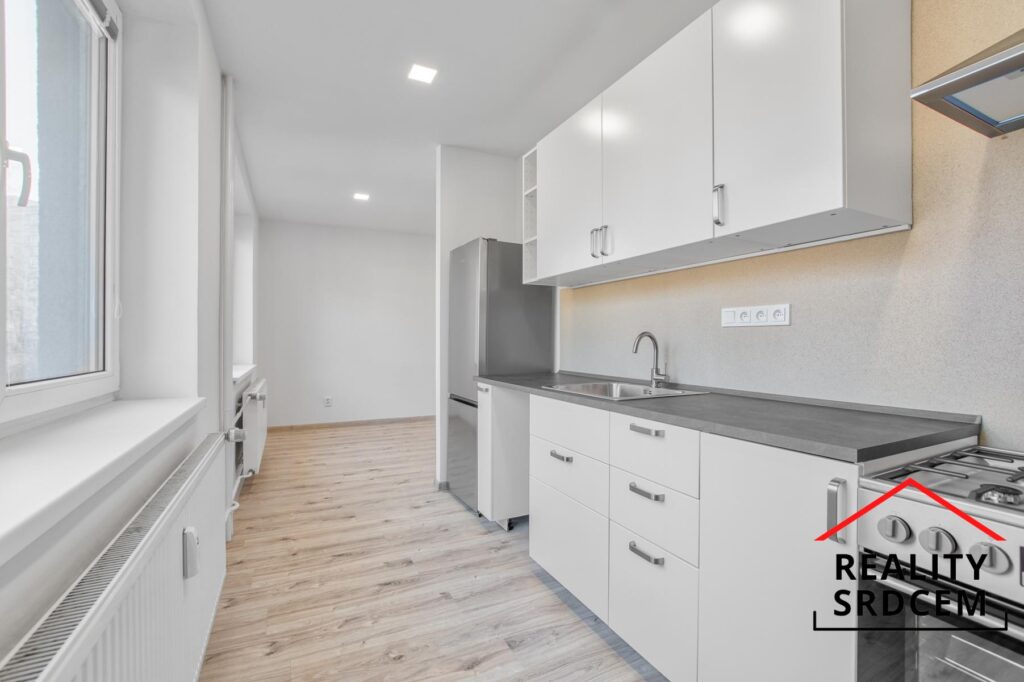 Pronájem zrekonstruovaného bytu 1+kk s komorou, 35 m2, ul. Jana Švermy, Frýdek-Místek