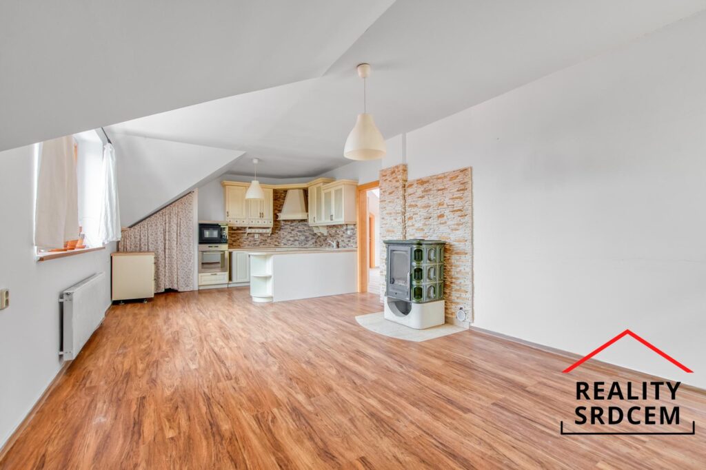 Pronájem zrekonstruovaného bytu 3+kk s pracovnou v RD, 119 m2, ul. Lubojackého, Frýdek-Místek