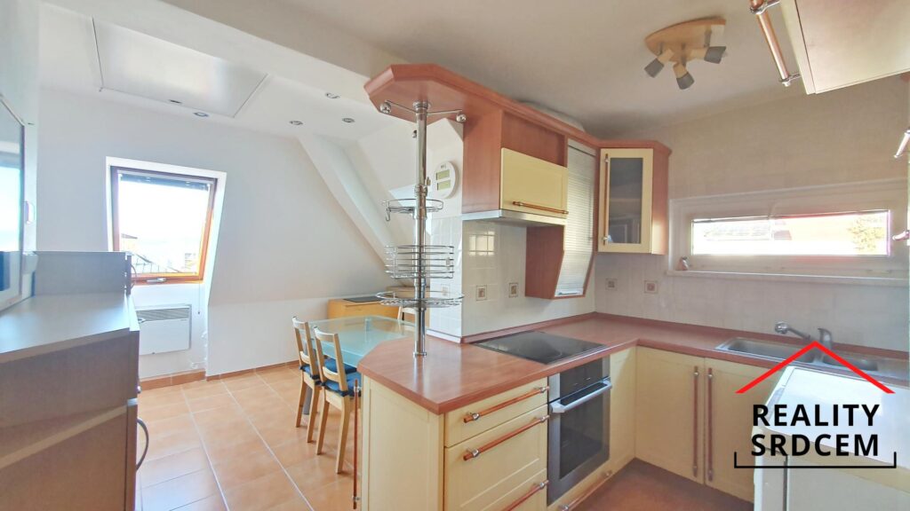 Pronájem podkrovního bytu 3+kk, 56 m2, ul. Třanovského, Frýdek-Místek