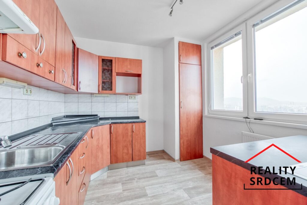 Pronájem částečně zrekonstruovaného bytu 3+1 s lodžií, 73 m2, ul. Novodvorská, Frýdek-Místek