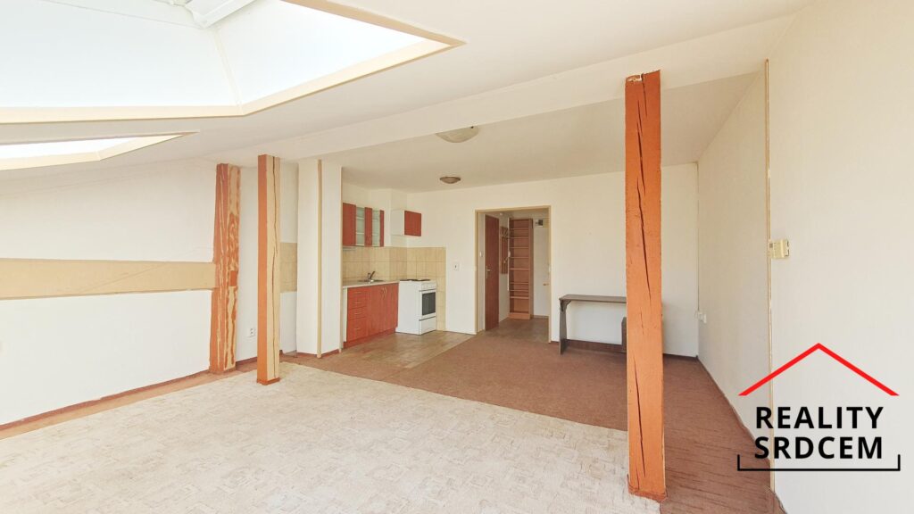 Pronájem podkrovního bytu 1+kk, 35 m2, ul. Tržní, nám. Svobody, Frýdek-Místek