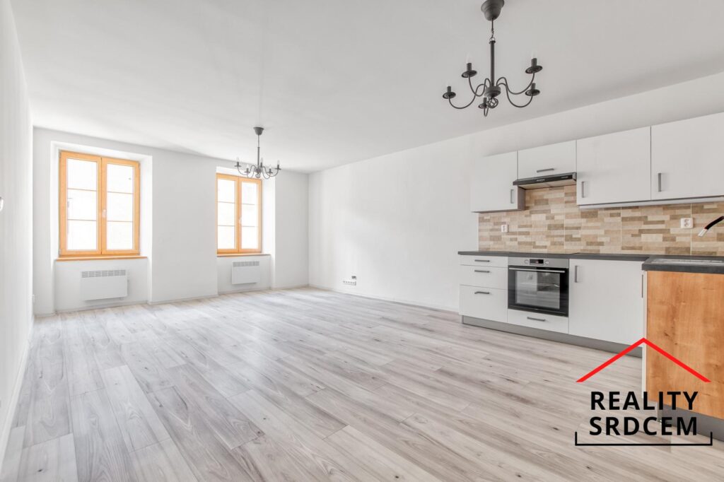 Pronájem zrekonstruovaného bytu 2+kk s komorou, 60 m2, ul. Tržní, nám. Svobody, Frýdek-Místek