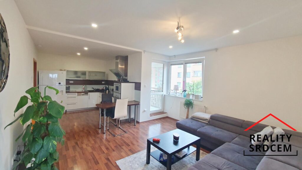 Pronájem bytu 3+kk s balkónem a parkováním, 56m2, ul. Slezská, Frýdek-Místek