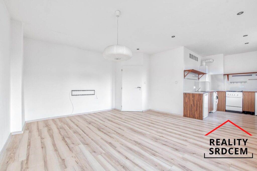 Pronájem částečně zařízeného bytu 2+kk se šatnou, 49 m2, ul. Pavlíkova, Frýdek-Místek