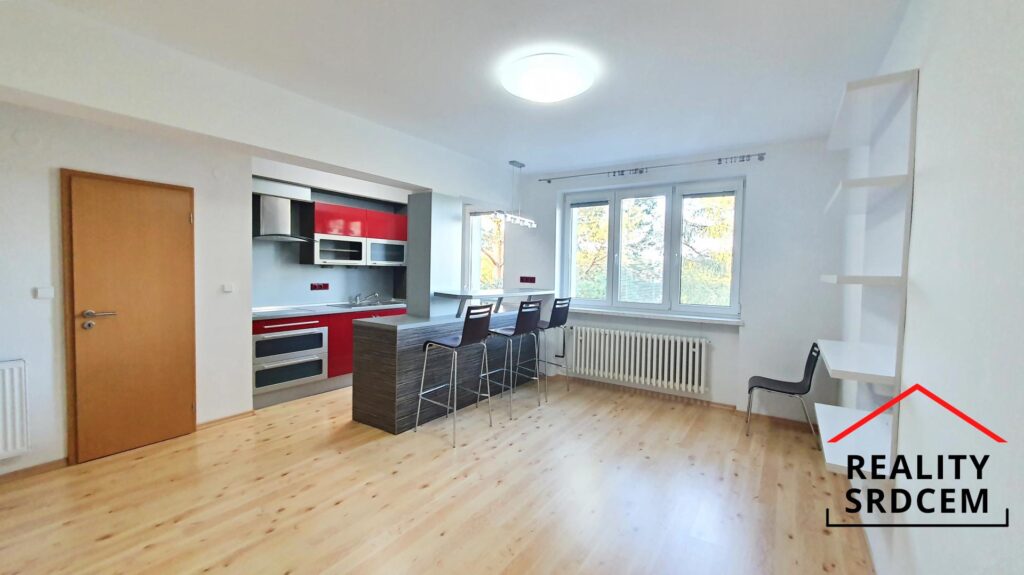 Pronájem zrekonstruovaného bytu 2+kk s balkónem, 46 m2, ul. Lískovecká, Frýdek-Místek