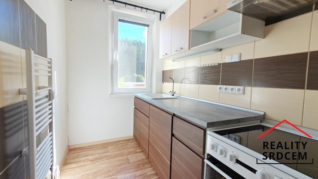 Pronájem zrekonstruovaného bytu 2+1 s lodžií, 43 m2, ul. Na Horebečví, Karolinka u Velkých Karlovic