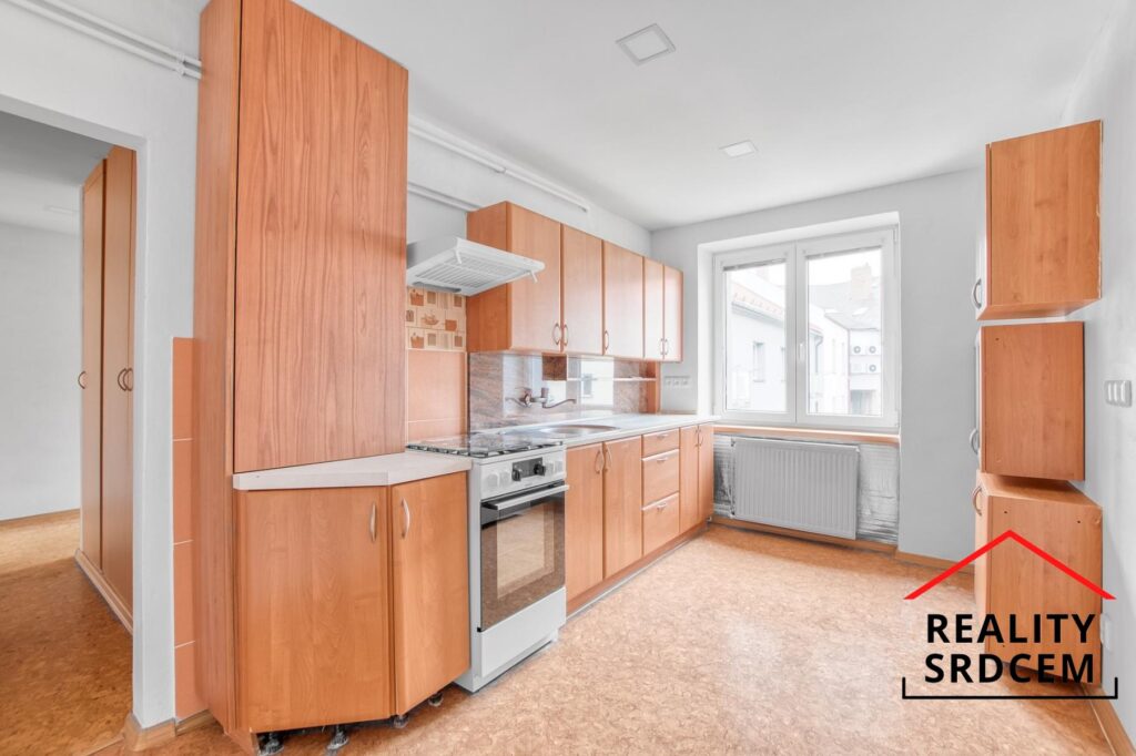 Pronájem bytu 2+1 s balkónem, 58 m2, ul. Těšínská, Frýdek-Místek