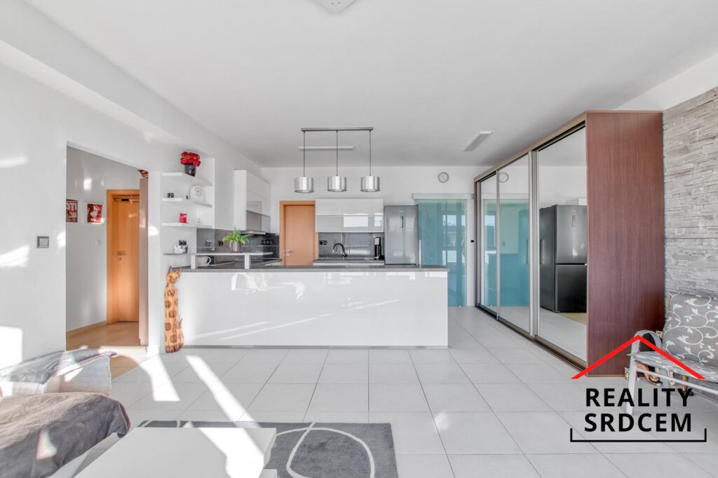 Prodej bytu 3+kk s terasou a se 2 parkovacími místy, 78 m2, Rezidence Čelakovského, Frýdek-Místek
