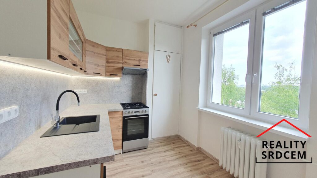 Pronájem částečně zrekonstruovaného i zařízeného bytu 1+1, 36 m2, ul. Lískovecká, F-M