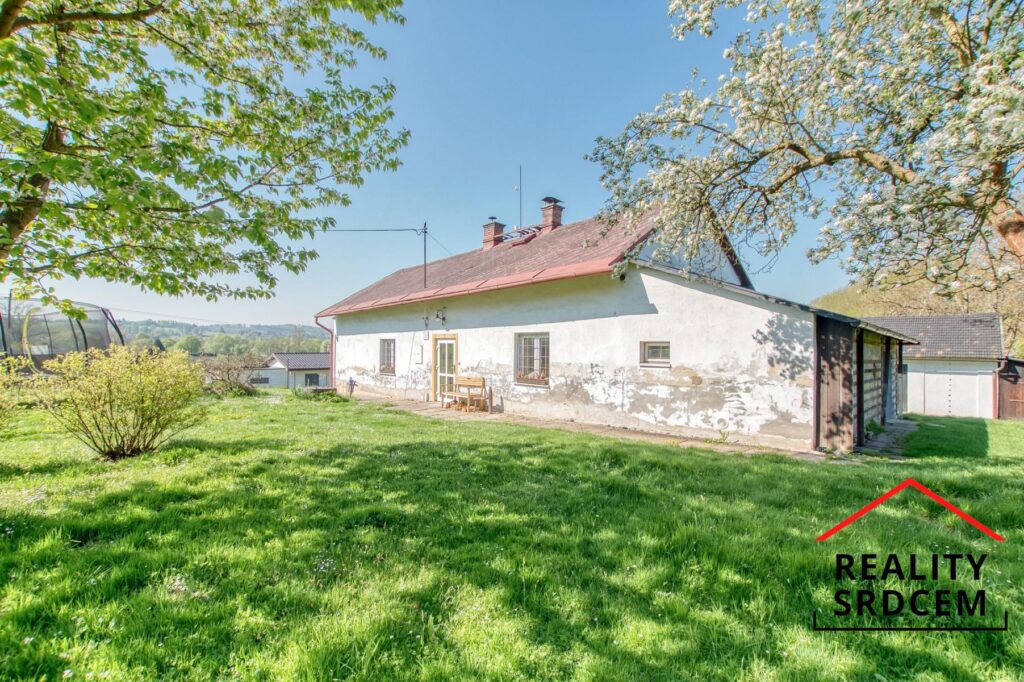 Prodej rodinného domu 3+0 z r. 1830, s hospodářskou budovou, pozemek 5.344 m2, Albrechtice