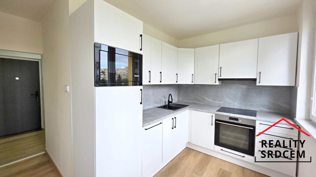 Pronájem nezařízeného, zrekonstruovaného bytu 1+1, 36 m2, ul. Výškovická, Ostrava-Zábřeh