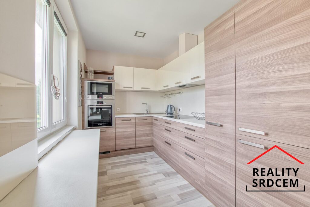 Pronájem zařízeného bytu 2+1 se šatnou a balkónem, 62 m2, ul. Na Nábřeží, Havířov-Město