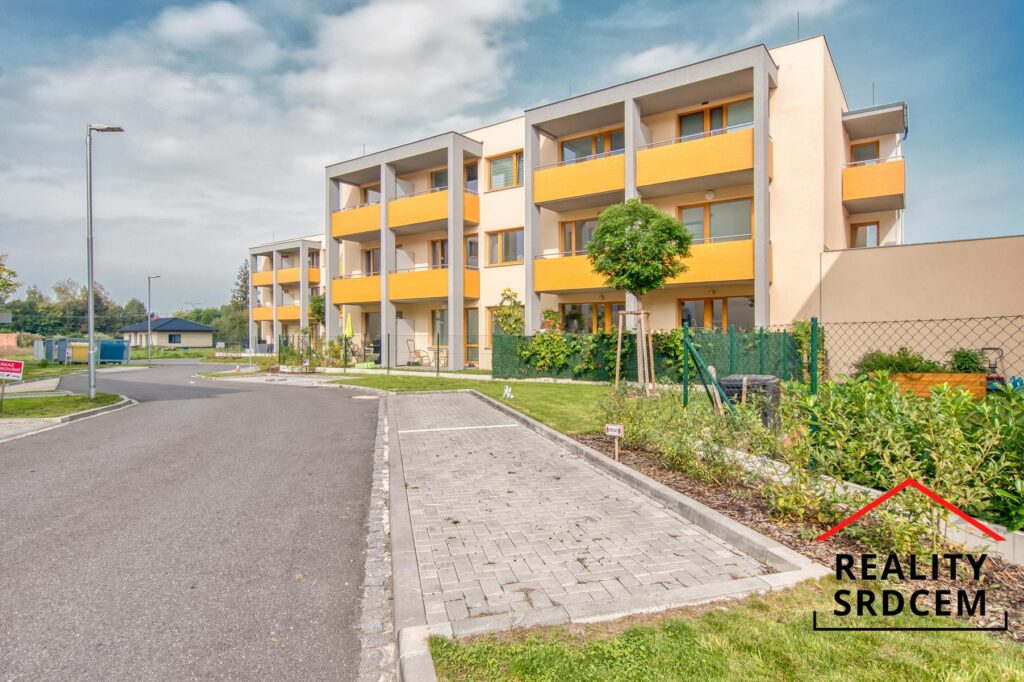 Pronájem bytu 1+kk s balkónem a parkováním, 34 m2, Rezidence Nové Dvory-Podhůří, Frýdek-Místek